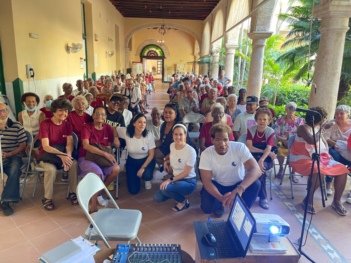 #SumandoAbuelos surge en la Oficina Comercial Desamparados ante la necesidad de capacitar a las personas mayores al uso de nuevas tecnologías.

#EtecsaTeAcompaña