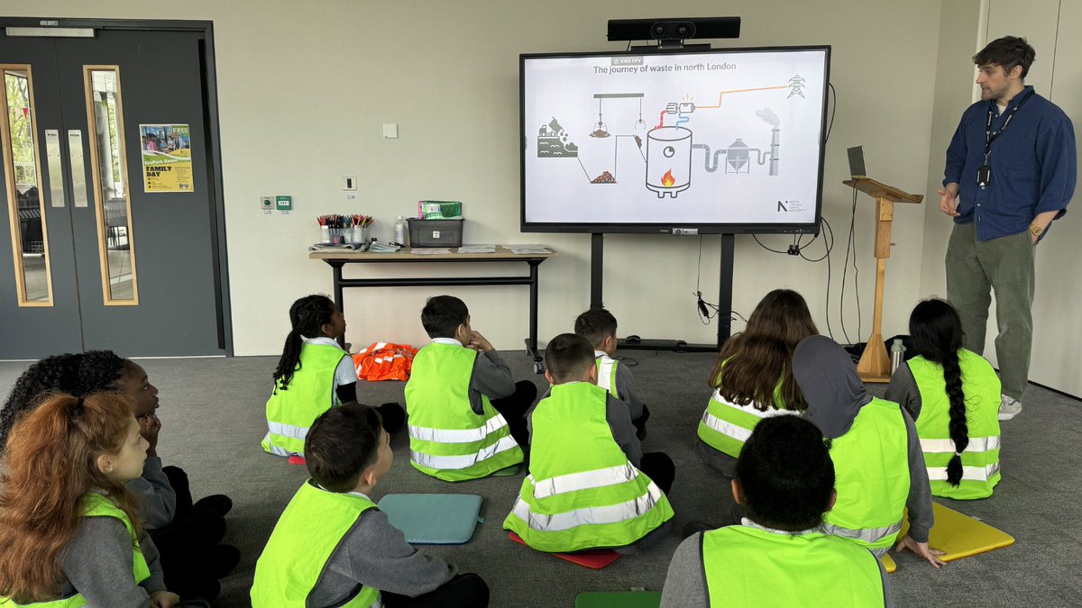 HazelburySch's tweet image. Our pupils headed to the local recycling centre &amp;amp; EcoParkHouse to see how North London manages waste! ♻️ From exploring waste journeys to building "Waste City" solutions with LEGO, they’re becoming the next gen of eco-warriors. 🌍✨ #Sustainability #NorthLondon #GreenFuture