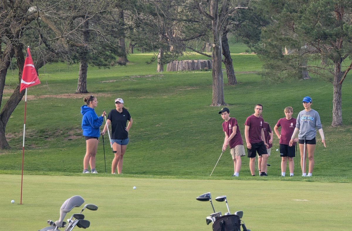 LEGirlsGolf's tweet photo. ⛳ East High girls golfers giving back!  Shout out to Tasha Kolbas, Poppy Peter, Piper Sibert, Aubrey Christensen, and Ellajean Loos for mentoring youth golfers &amp; teaming up with Pius X players to make an even bigger impact. Proud of these gals 💙 🤍 #rollsparts  #GrowTheGame https://t.co/JwXzc4yLYn