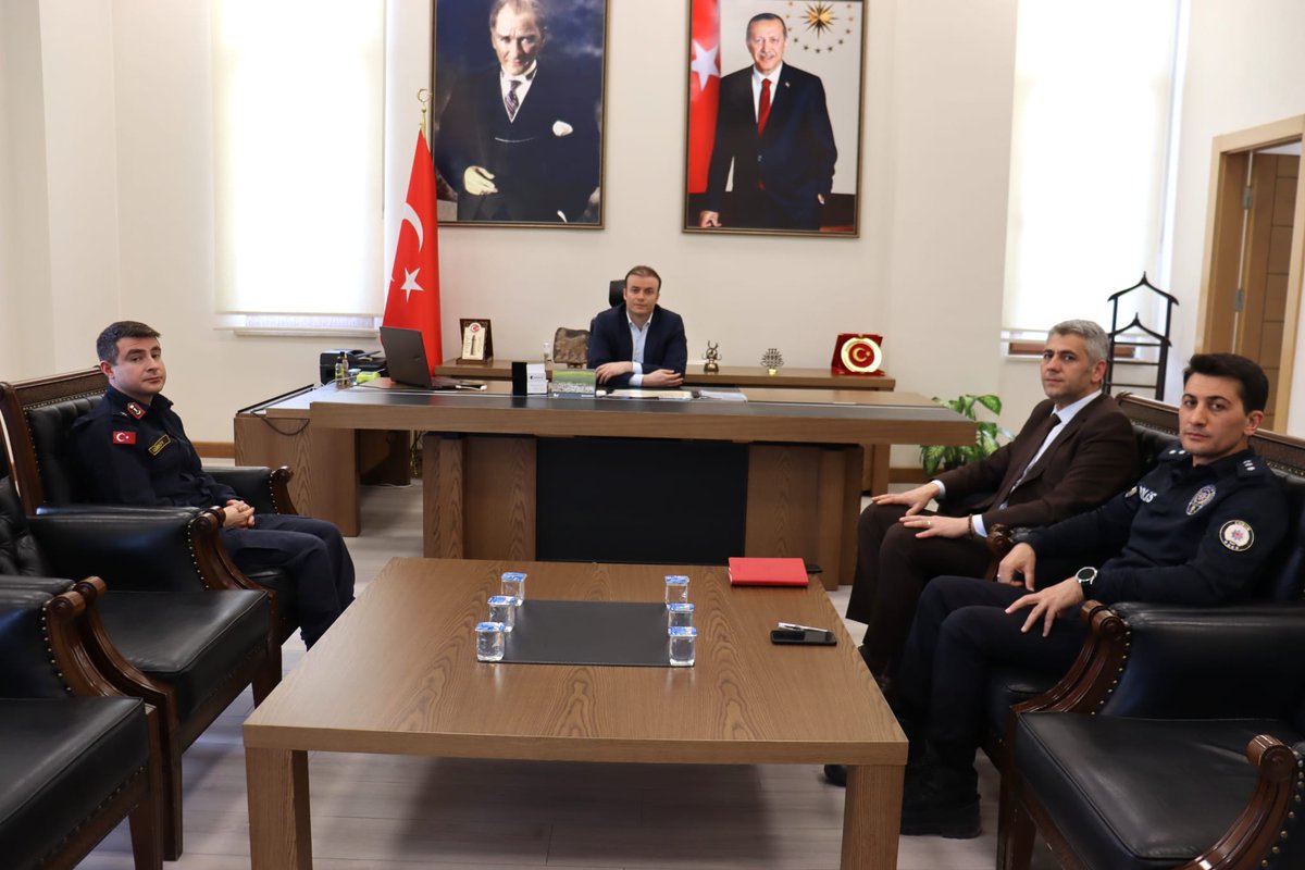 Kaymakamımız Sn. Meriç DİNÇER Başkanlığında, ilçemizde eğitim-öğretim ortamlarının daha güvenli hale getirilmesine yönelik önemli bir toplantı gerçekleştirildi.