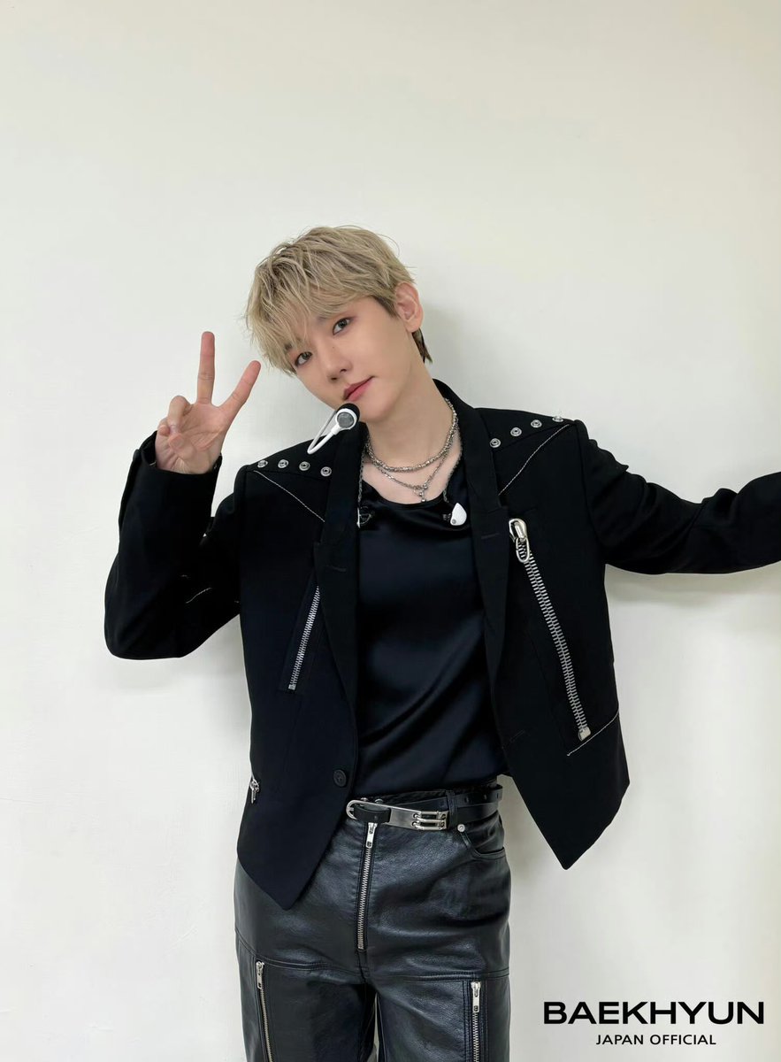 BAEKHYUN WORLD tweet media