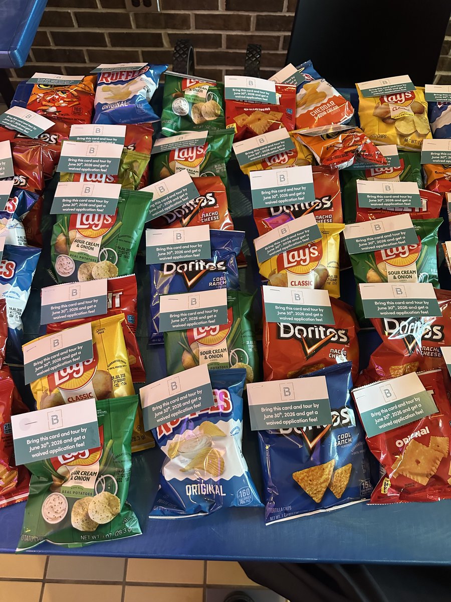 BriarLaneApts's tweet image. Come see Briarlane at GVSU in the Kirkhof Center today! We have 3 beds available this summer and would love to give you some free chips and a spiel!

#GVSU #Briarlane #GrandRapids #GrandRapidsApartments #leasing

briarlaneGR.com