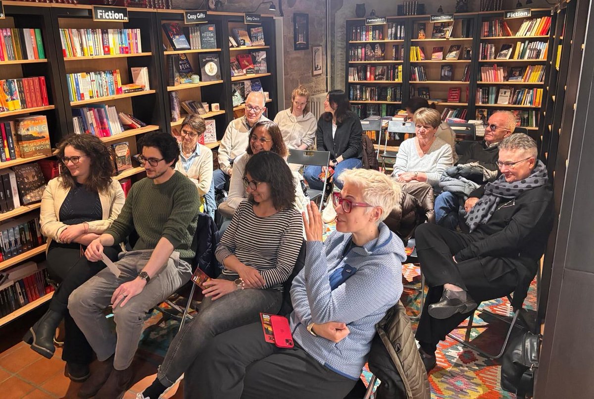 paoloroversi's tweet image. E alla fine il commissario Botero è approdato in Svizzera! Grazie di cuore agli Italians e agli expat di Basilea per avermi accolto così calorosamente al @cozycafesbasel e grazie di cuore a @paola_minussi_scrittrice per avermi presentato!
#libri #books #Botero #Lenigmakaminski