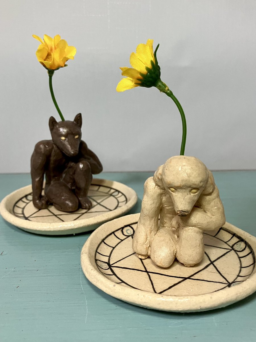MOGceramic's tweet photo. 神召喚セットお香立てにわんちゃんバージョンが登場‼️
ふわふわとムキムキのコントラスト‥スタンダードプードル神と、エジプトのアヌビス風の黒光り神です

🌟出店予定🌟
4/18  招き猫マルシェ
　　　　　（愛知県瀬戸市　末広町商店街）
5/3〜5  美濃焼まつり
　　　　（岐阜県土岐市） https://t.co/gyMdMvln8r