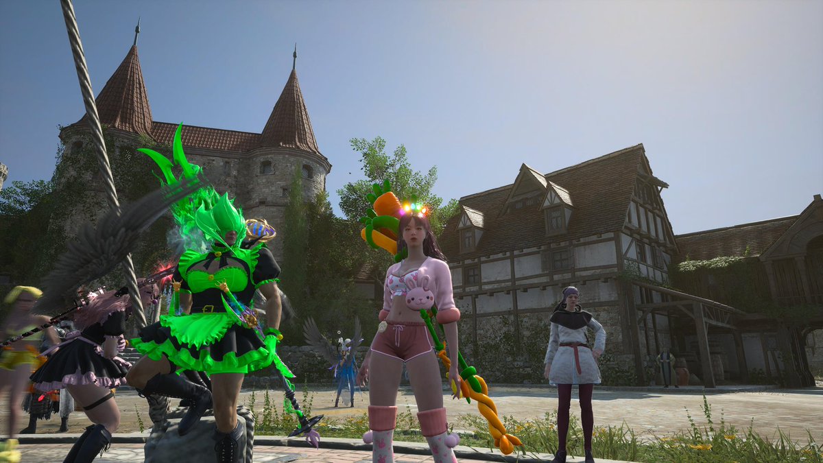 男キャラもメイド服着用😁