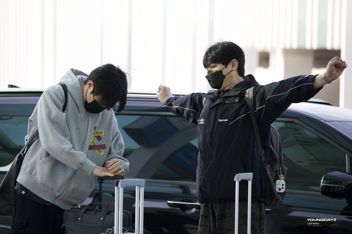 도곰 신혼여행 갔다가 돌아와서 집가는거 같고 응응

최근 너무 바쁘기도 했어서 신혼여행 겸 휴양 느낌으로 리조트 잡은건데 숙소에서 나올 일 없이 **만 하고 왔을 듯;;