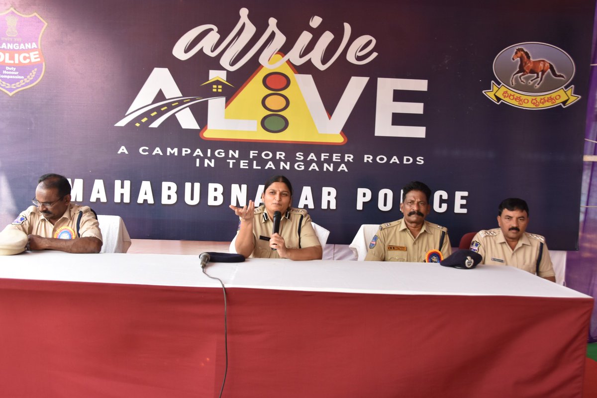 MBNRpolice's tweet photo. Blue Colt teams receive helmets from District SP D. Janaki, IPS – Emphasis on safe duty performance!
As part of Praja Palana Progress Plan's 99-day action, helmets were distributed to Blue Colt staff at all police stations in Mahbubnagar.
#BlueColt #RoadSafety
1/5 https://t.co/Dtrz5gWp0i