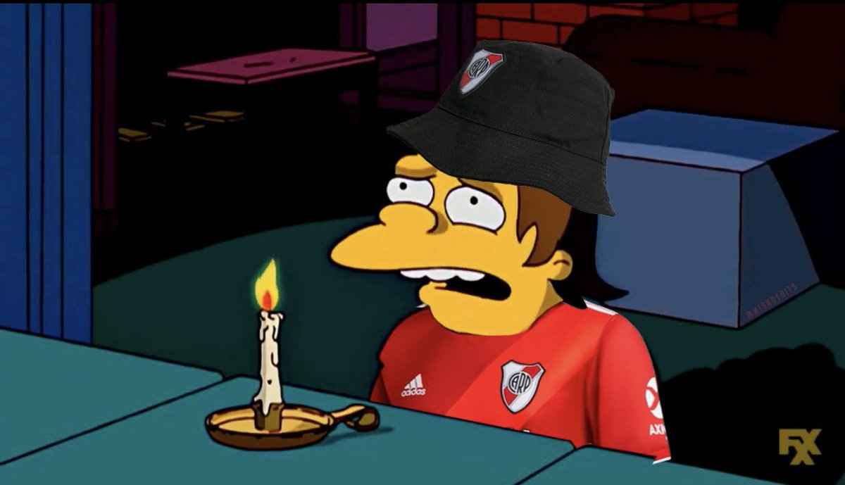 Me mandan un flyer para un torneo de pádel el domingo de 15 a 18. Qué envidia que haya gente a la que no le importa el fútbol. Yo soy este hasta el domingo: