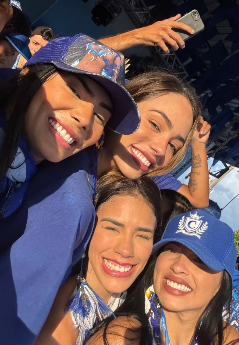 imagina se vou me importar com os fãs dos três patetas sendo que estou vivendo pelo reencontro delas sábado