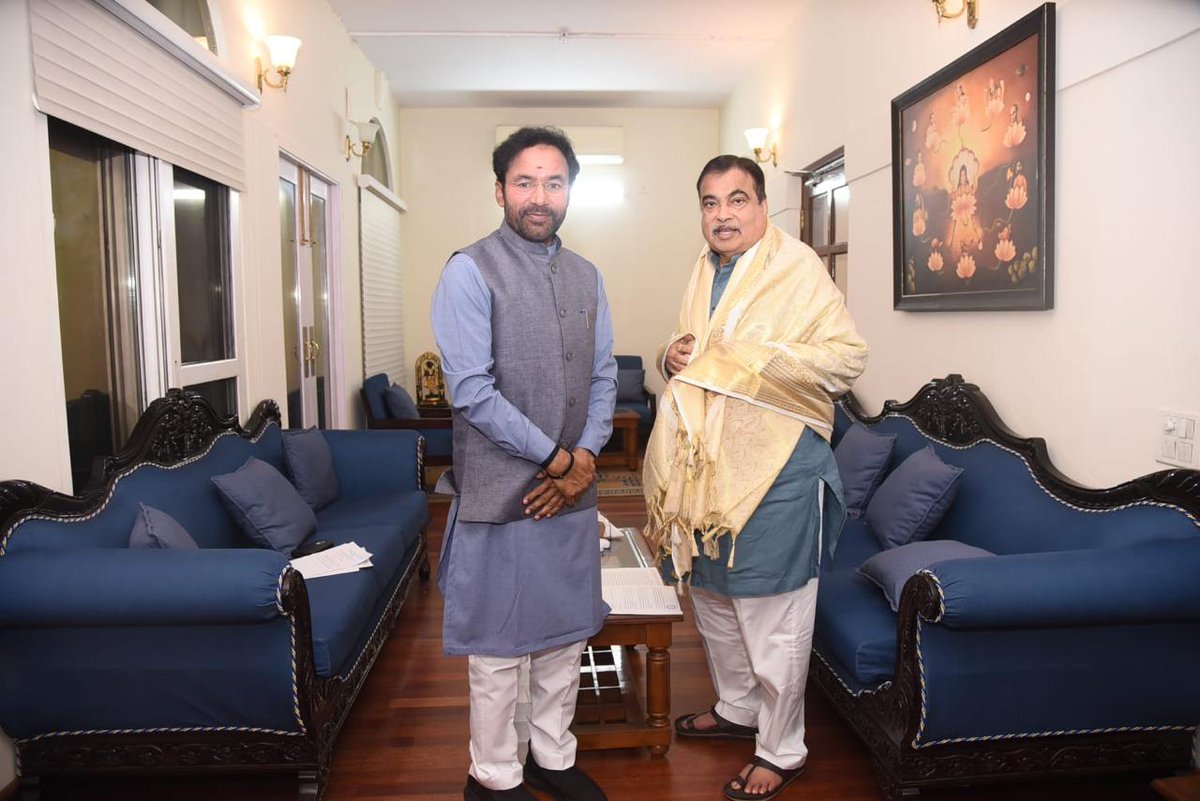 kishanreddybjp's tweet photo. Called on Hon'ble Union Minister of Road Transport and Highways, Shri @nitin_gadkari ji in New Delhi today.

We discussed the development of National Highway in Telangana and also deliberated on expansion and completion of the crucial infrastructure projects, which are vital for enhancing connectivity and fostering economic growth in the state.