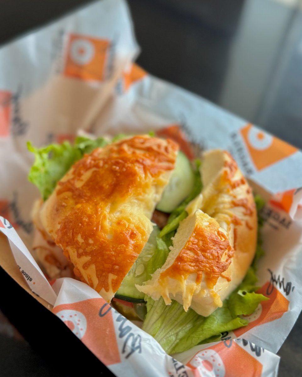 Lunch done right🥯🥪 Fresh ingredients, piled high on your favorite bagel!
