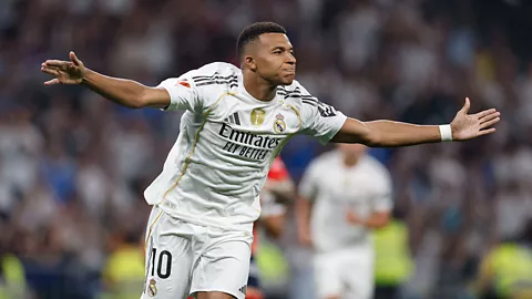 Acabo este hilo con una última reflexión:

En ningún momento voy a afirmar que Kylian Mbappé es el principal problema del Real Madrid. Aquí, con datos y opiniones, se ha intentado explicar el tipo de jugador que es actualmente.

El Real Madrid ha tenido problemas de