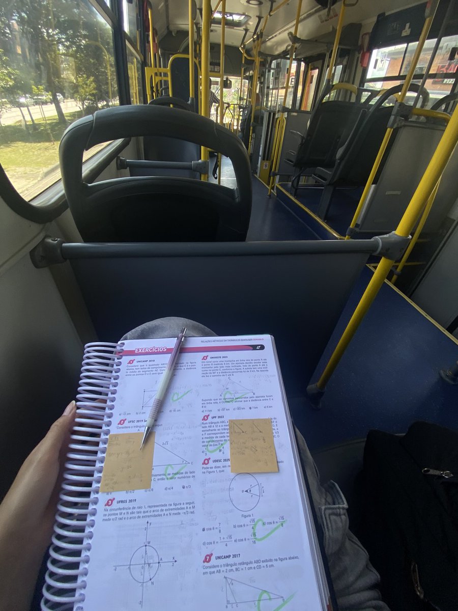 júlia 🫀 vai ver o bts!!! tweet media