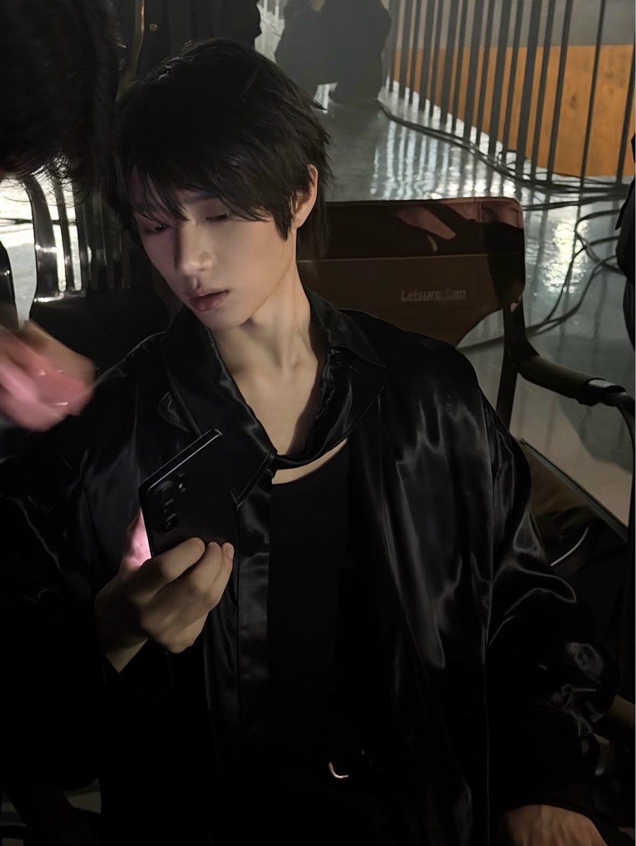 oO00614's tweet photo. 23時、バンド練終わりにこの画像を見て今これ https://t.co/C3MvZMOZDo