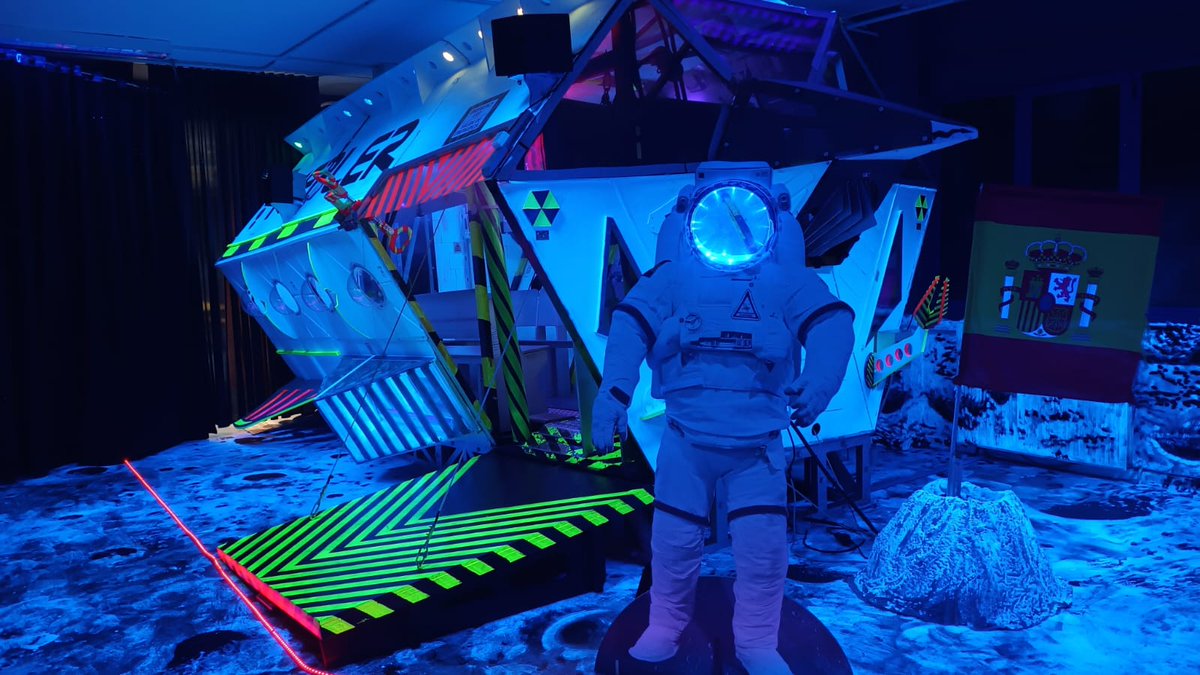 Los alumnos de infantil 5 años han disfrutado hoy en el Aula de #astronomía de #Fuenlabrada. Cuánto han aprendido sobre el sistema solar!