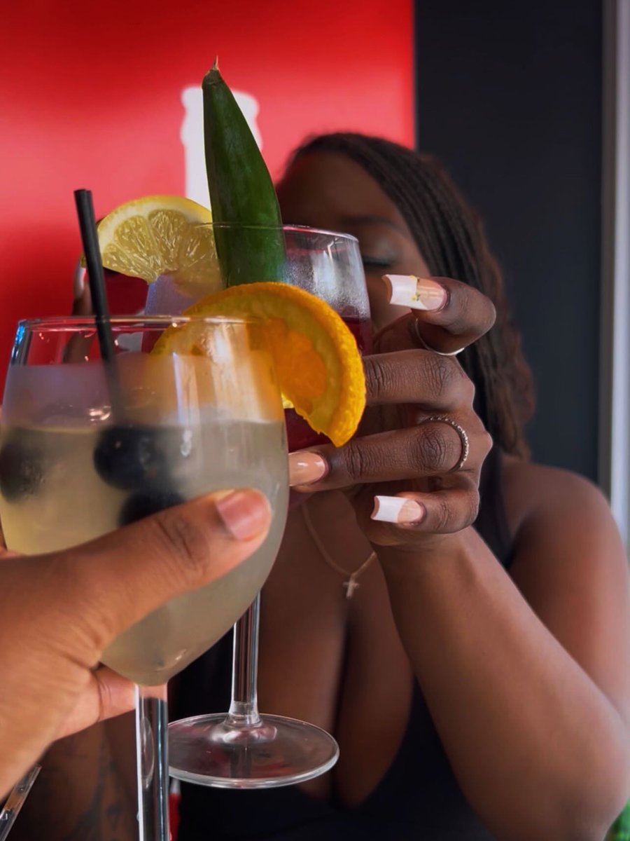 KissesFromKay's tweet photo. Heyy dummies ✨ The weather is beautiful &amp; so are you … it’s time to B-More Happy. Follow my new Happy Hour page to stay in the loop about all the best places to get a drink, eat some bomb ass food, and have a good time in Charm City 💜 https://t.co/VLQJnLEhZm https://t.co/YvbMI4lizl