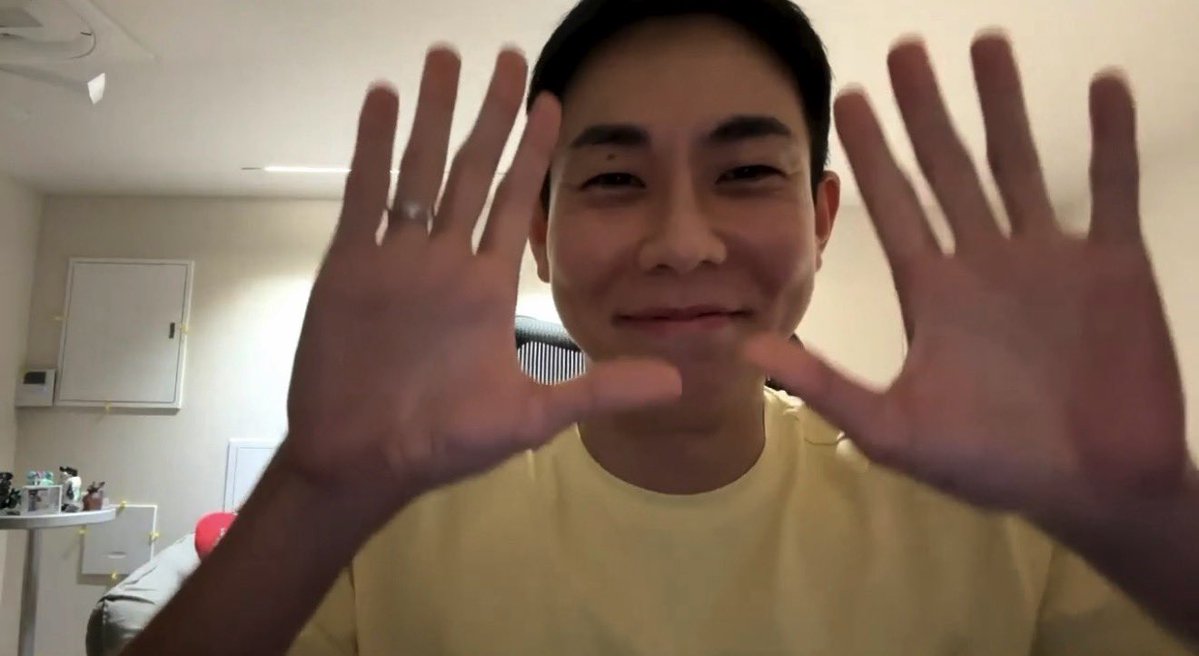 annacol99's tweet image. โอ้ยยยย กลับมาดูอีกก็คือน่ารักมากกก

เปิดเพลงให้ฟังก่อนเล่า แล้วแบบเต้นตามทำมือ แล้วยิ้มตลอดดดด อยากขอโลโค่เอาคลิปนี้มาลงจัง น่ารักมากกกก 😍

ขอลงรูปน้า อย่าบล๊อกเราจาก b stage น้า 🥹
#msg