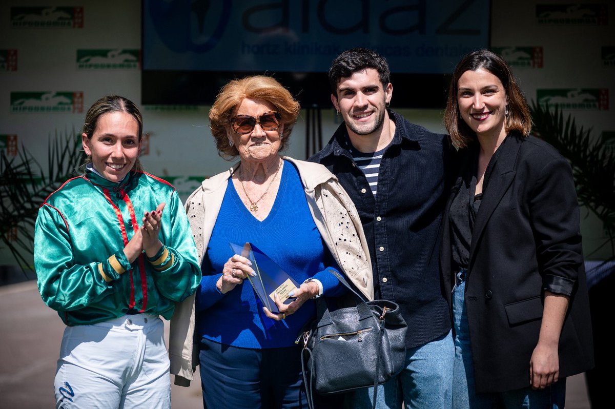 HipodromoSnSn's tweet photo. 🏇 5. Lasterketa - 1. Jardunaldia (Udaberria - Primavera)
📅 2026 / 04 / 16
🥇Premio Clínica Dental Aldaz (Hándicap 1ª Parte) - 2.200 metros. 
 
🐴 LOSE YOUR WAD (IRE)
🧢 Vicky Alonso
👤 Christian Delcher
👕 Álvaro Mateos
 
📋 Orden definitivo: 6 - 10 - 3 - 8 - 5

📺 Repetición: https://t.co/OpdtL6GXEb
 
🎉 Zorionak! 
 
📸  @argindar 
 
#MadeInHipodromoa