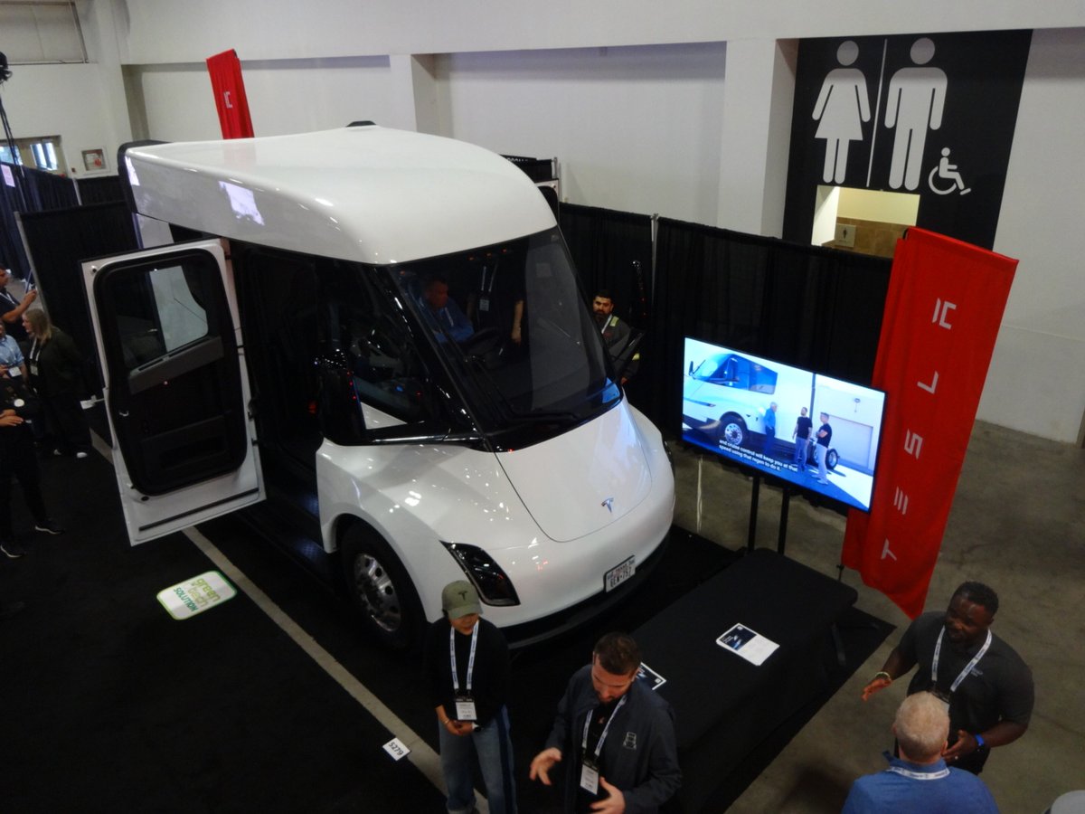 DriveTeslaca's tweet photo. The @tesla_semi is already drawing lots of interest on day one at Truck World at The International Centre in Mississauga, Ontario 🇨🇦🚛⚡️

���: @blueskykites https://t.co/BOAwW3YCXo