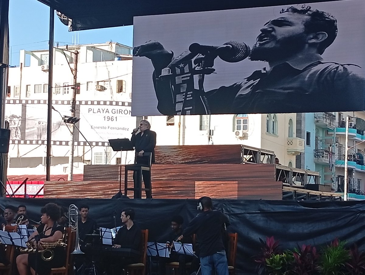 Hace 65 años, Fidel proclamó el carácter socialista de la Revolución.Hoy,junto al pueblo y bajo la guía Díaz-Canel, reafirmamos nuestra disposición a empuñar los fusiles para defender la integridad de la Patria.  
#MorirPorLaPatriaEsVivir