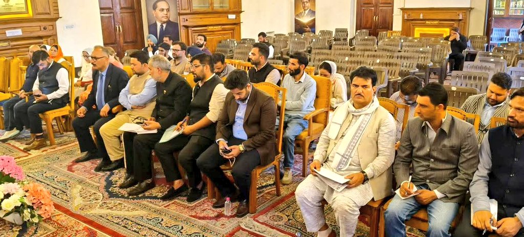 BJPNorthKmr's tweet photo. J&amp;K BJP General Secretary (Org.) Sh. @AshokKoul59 chaired a review meeting of District Presidents of Kashmir and Convenors and Co-Convenors of Pandit Deendayal Upadhyaya Maha Abhiyaan at Amar Singh Club, Srinagar. (1/2)👇 https://t.co/iUDmZRmXYi