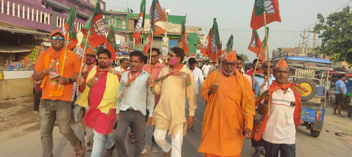 BJPSonuS's tweet image. आदरणीय श्री सम्राट चौधरी जी को बिहार का भाजपा का पहली बार मुख्यमंत्री बनने पर आज अमरपुर विधानसभा के शम्भूगंज प्रखंड अंतर्गत मिर्ज़ापुर बाजार में भारतीय जनता पार्टी के सभी वरिष्ठ एवं समर्पित कार्यकर्ताओं के साथ एकजुट होकर मिठाई वितरण किया गया #NDA4Bihar #CMOBihar @samrat4bjp
