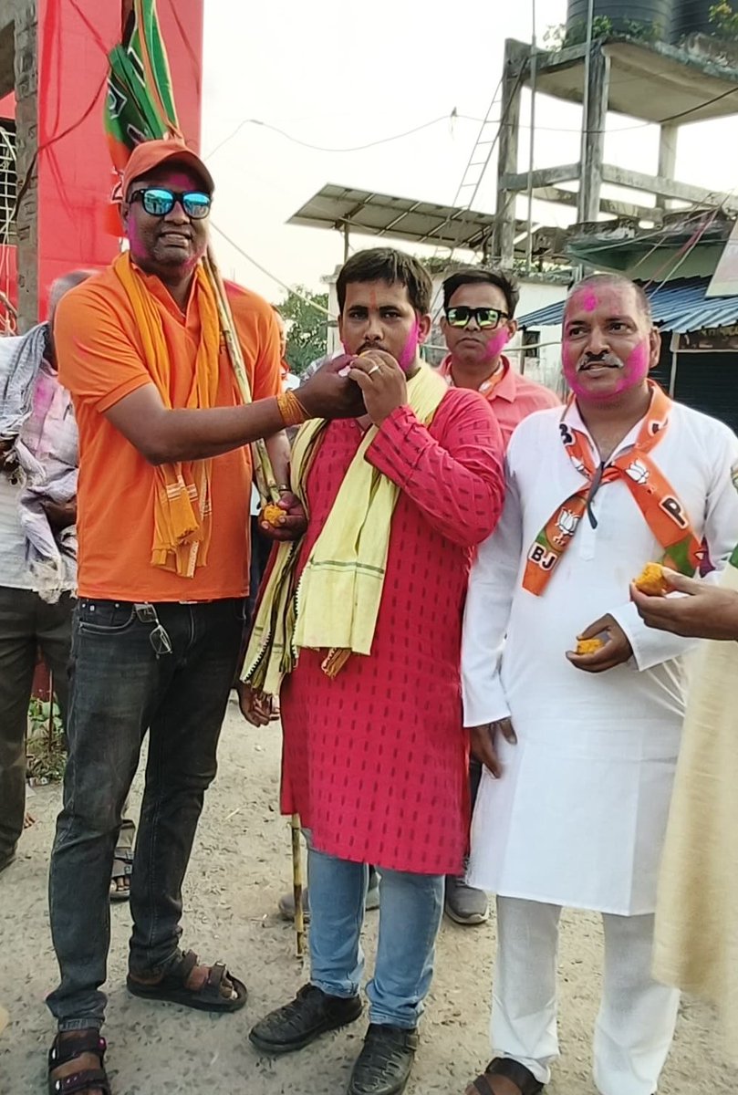 BJPSonuS's tweet image. आदरणीय श्री सम्राट चौधरी जी को बिहार का भाजपा का पहली बार मुख्यमंत्री बनने पर आज अमरपुर विधानसभा के शम्भूगंज प्रखंड अंतर्गत मिर्ज़ापुर बाजार में भारतीय जनता पार्टी के सभी वरिष्ठ एवं समर्पित कार्यकर्ताओं के साथ एकजुट होकर मिठाई वितरण किया गया #NDA4Bihar #CMOBihar @samrat4bjp