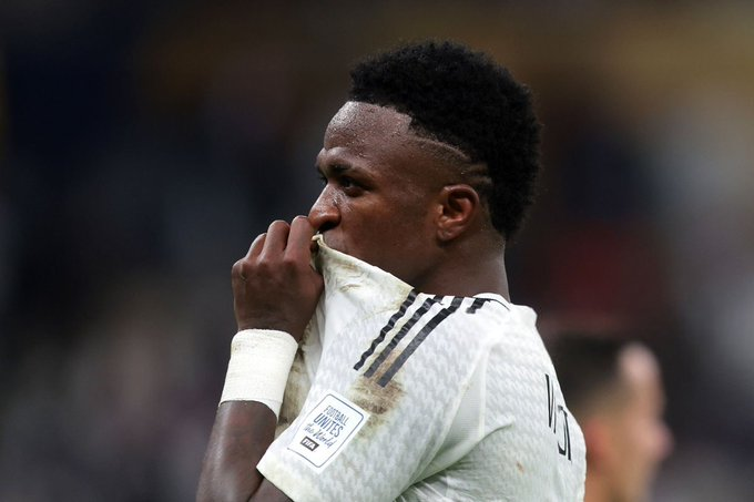 Queréis vender al jugador que ha marcado o asistido en 20 de 22 eliminatorias de Champions.

Al único jugador que ha marcado o asistido esta temporada en TODAS las eliminatorias de Champions.

Para centrar vuestro proyecto en un tío que no ha ganado nada en clubes con 28 años.