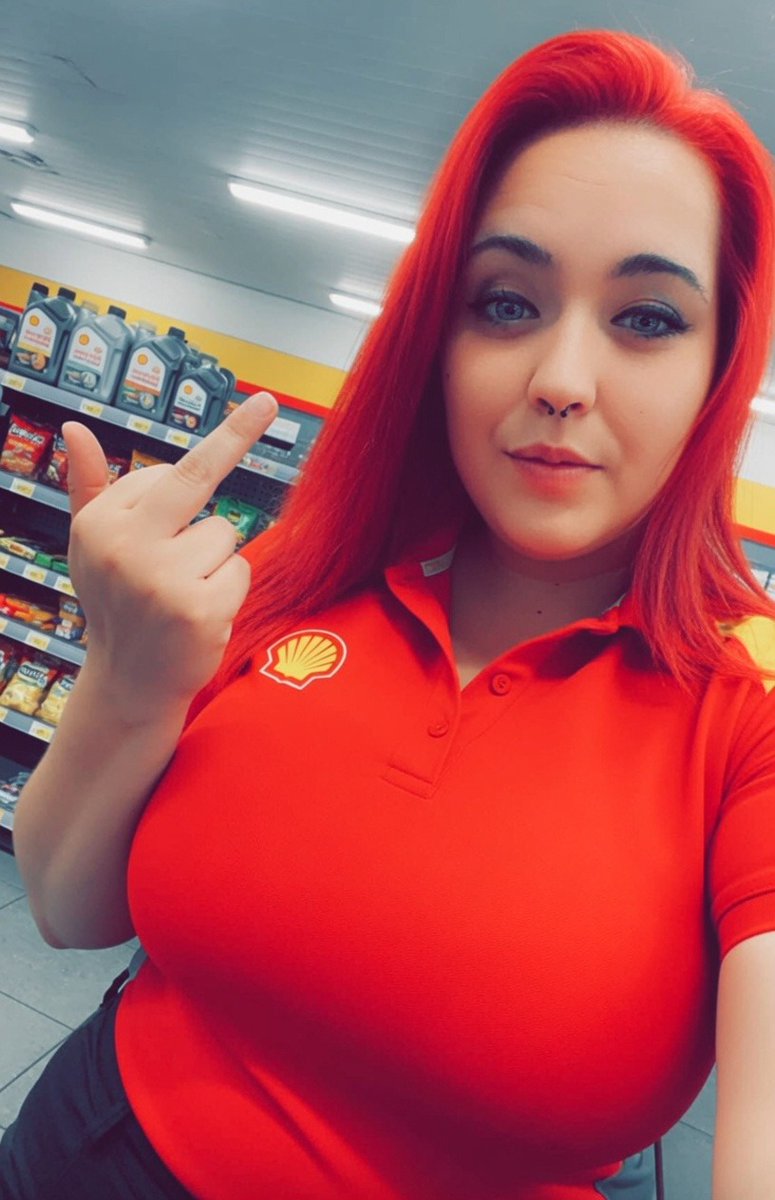 TankstellenLara tweet media