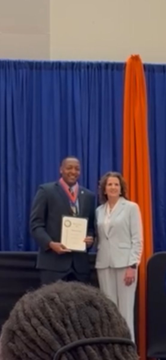 ericgreen86's tweet photo. CONGRATULATIONS TO DJ BRITTON ON BECOMING AN HALL OF FAMER AT THE UNIVERSITY OF FLORIDA! DJ YES IS A RAPTORS CHAMPION TOO! DJ WAS ONE OF THE BRIGHTEST KIDS IVE EVER BEEN AROUND! TELL HIM SOMETHING ONE TIME AND THE JOB IS DONE! KIDS LIKE DJ MADE ME LOOK LIKE I COULD ACTUALLY COACH https://t.co/Fnf2E7PNgU