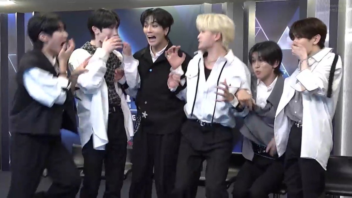 ⟡🐯⭐️ tweet media