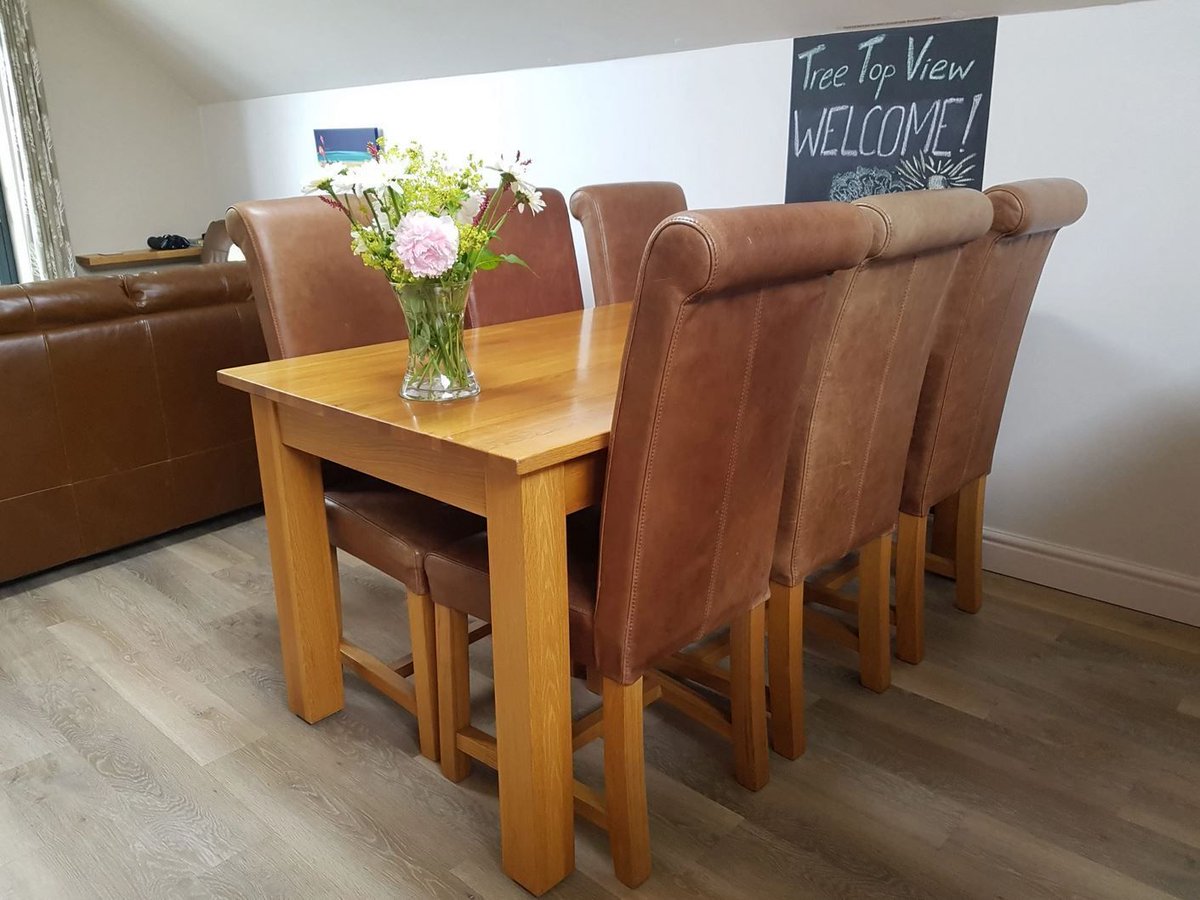 TheHolidayCots's tweet image. Tree Top View is a stylish reverse-living property, located in Sheringham. The first floor boasts a stunning vaulted open-plan lounge, kitchen &amp;amp; dining area. On the ground floor, there are 2 beautifully presented bedrooms.

🛏️ Sleeps 4
theholidaycottages.co.uk/Norfolk/17986

#Sheringham #Cromer