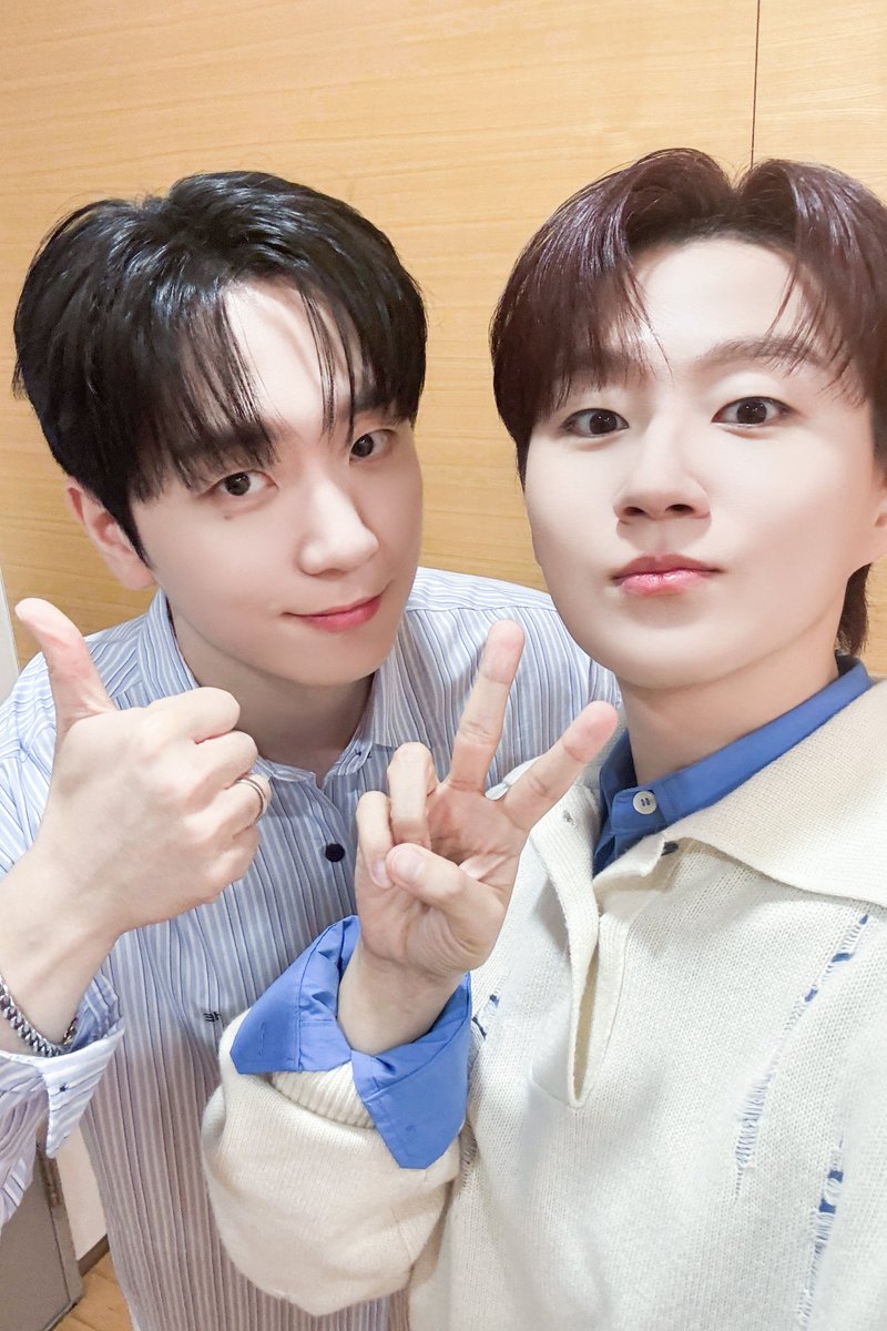 [📸]

260416 MBC 구해줘! 홈즈 종료!

집은 안 보이고 민규, 우림 얼굴만 보였던
구해줘! 홈즈 끝!

내일은 완전체로 만나요~👋

#포레스텔라 #Forestella