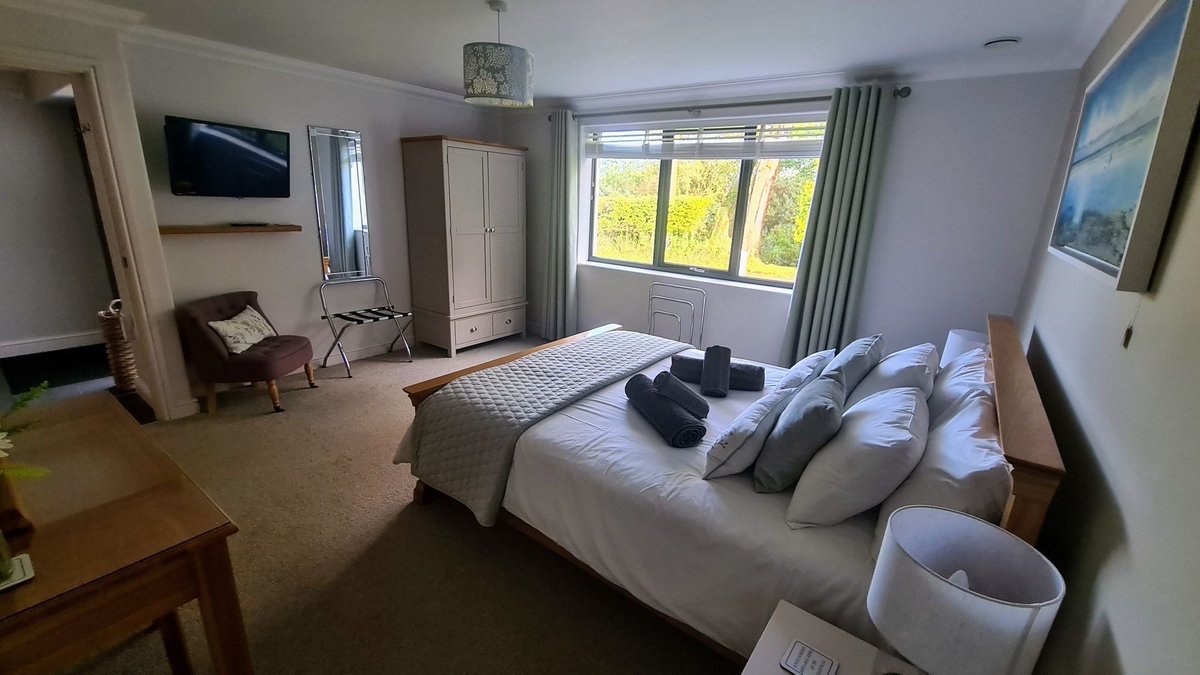 TheHolidayCots's tweet image. Tree Top View is a stylish reverse-living property, located in Sheringham. The first floor boasts a stunning vaulted open-plan lounge, kitchen &amp;amp; dining area. On the ground floor, there are 2 beautifully presented bedrooms.

🛏️ Sleeps 4
theholidaycottages.co.uk/Norfolk/17986

#Sheringham #Cromer