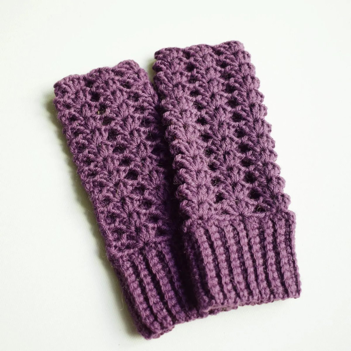 SarahDaisyBlue's tweet image. There's 20% off these pretty gloves too!

#etsysale #etsyhandmade #gloves #giftsforher

bluebirdscrochetgb.etsy.com/listing/552528…