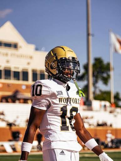 TraeHill0's tweet photo. Extremely Blessed To Receive and offer from Wofford!!!!🖤💛 @CoachDB__ @Wofford_FB

 @EauGallieHC @QNHall_Uno_JTG @EGCoach_Ramos @cphat0421 @mannylherisse @Danian_74 @coreyjohnson_ @gallojack5 @CoachTrent3Guy @JrJarrad https://t.co/5KxBMlkOEu