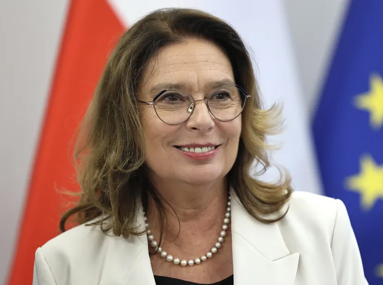 ODFoundation's tweet photo. 🧵2/n
To nie spór o wyniki. To polityczna ingerencja w podział środków publicznych. Odrzucono grupę 41 ofert, w tym 24 od 13 org polonijnych. Przy tej skali powstaje pytanie o naruszenie zasady równego trakt. z art 32 Konstytucji i zasady państwa prawnego i legalizmu z art 2 i 7. https://t.co/7WmghxEwPE