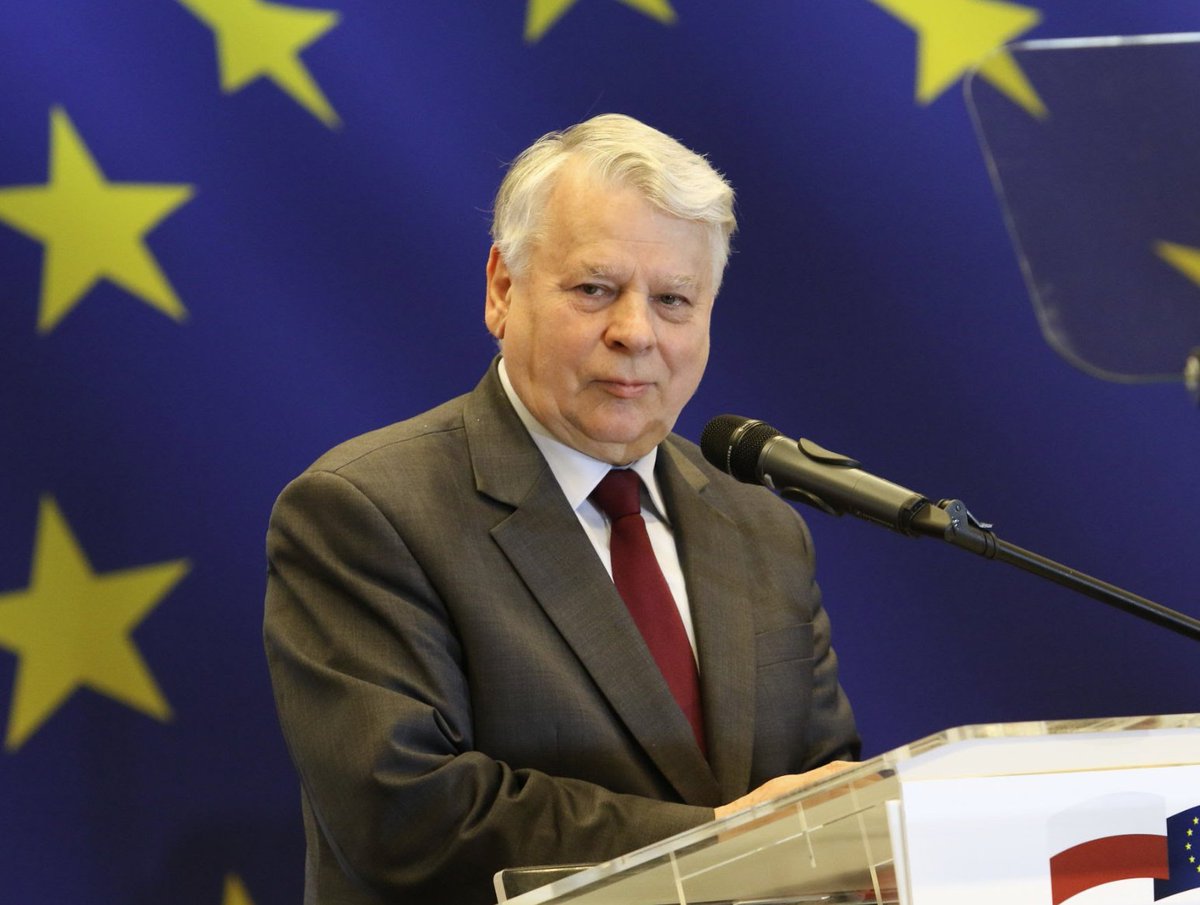 🧵2/n
To nie spór o wyniki. To polityczna ingerencja w podział środków publicznych. Odrzucono grupę 41 ofert, w tym 24 od 13 org polonijnych. Przy tej skali powstaje pytanie o naruszenie zasady równego trakt. z art 32 Konstytucji i zasady państwa prawnego i legalizmu z art 2 i 7.