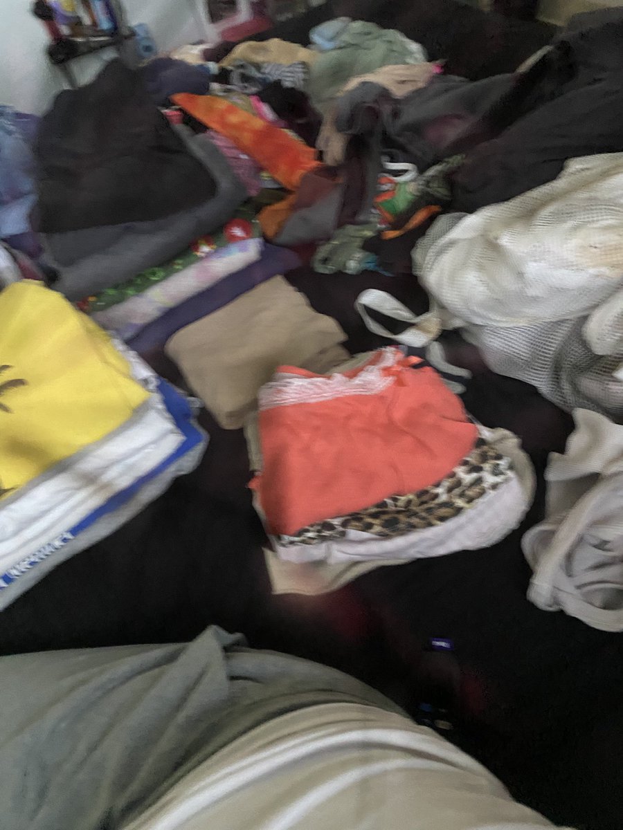 eusaalym's tweet photo. Im so sick of laundry 🧺 😣 https://t.co/YgQdFqLO2H