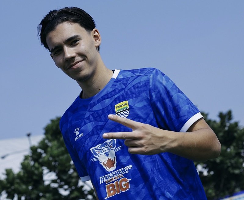 Seniman Bola tweet media