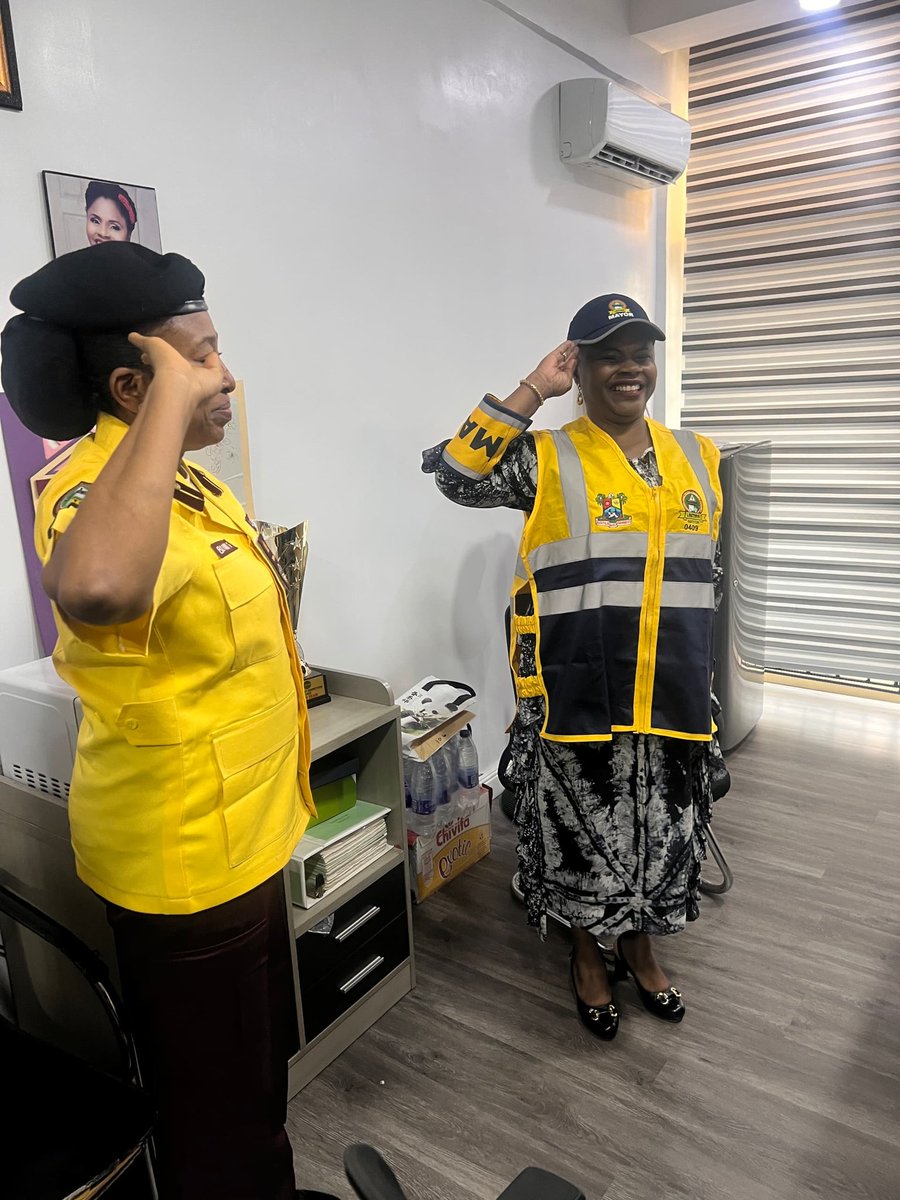 The Permanent Secretary of the Citizens’ Mediation Bureau, Mrs. Aderinsola Olanrewaju, has been inducted as a Special Traffic Mayor of the Lagos State Traffic Management Authority (LASTMA).

#CMB #LASTMA #MayorCorps #Lagos #Peace