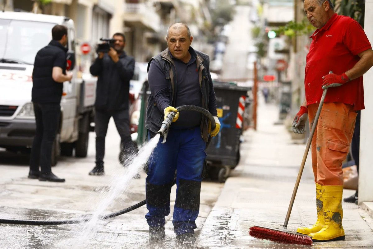 kosmodromio.gr tweet media