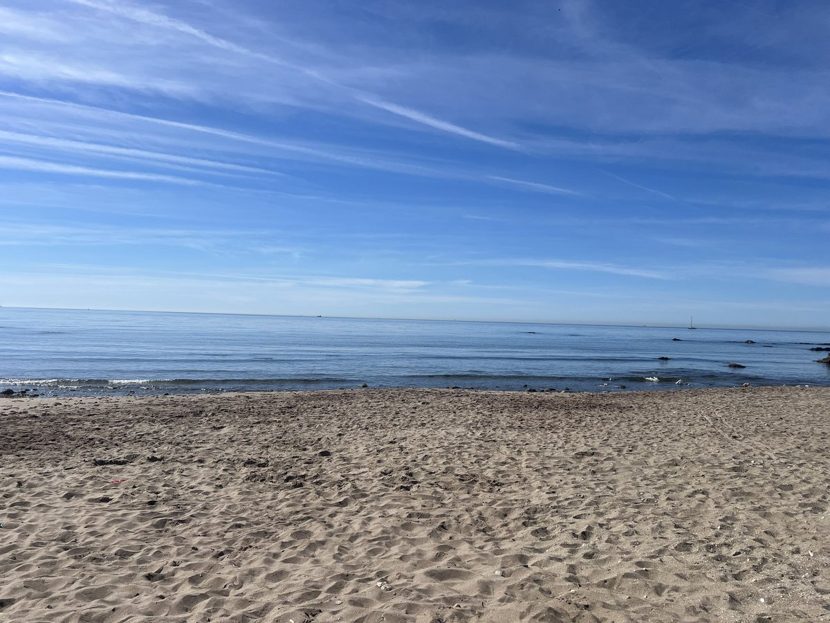 donkeysavage84's tweet image. Family time on the beach after all the traveling yesterday and the beach is only 10 mins walk from Dads Villa 💪⛱️ #FamilyTime #beachday #beachvibes #recoveryjounrey2026 #spainadventure2026