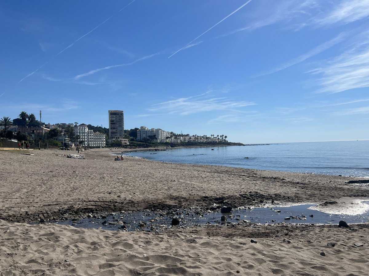 donkeysavage84's tweet image. Family time on the beach after all the traveling yesterday and the beach is only 10 mins walk from Dads Villa 💪⛱️ #FamilyTime #beachday #beachvibes #recoveryjounrey2026 #spainadventure2026