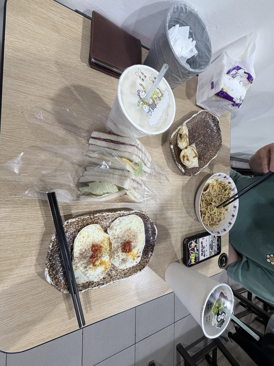 退役體育生 tweet media