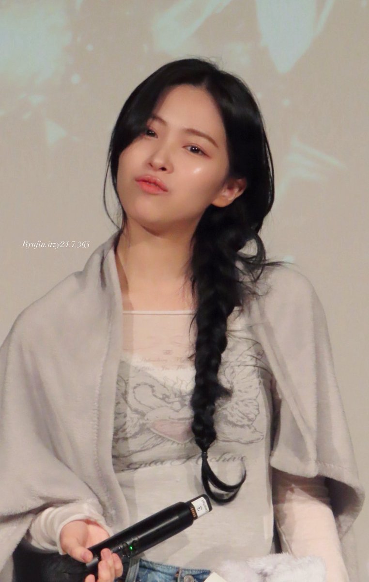 rj417itzy's tweet photo. 생일 축하해to류💕
20260417
#RYUJIN #류진 #생축 #신류진예뻐! https://t.co/9lN9NNqnRz