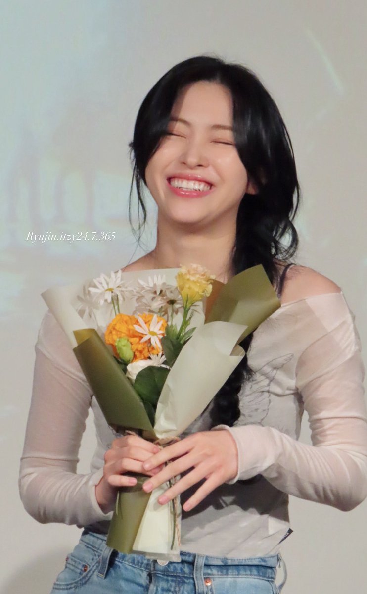 rj417itzy's tweet photo. 생일 축하해to류💕
20260417
#RYUJIN #류진 #생축 #신류진예뻐! https://t.co/9lN9NNqnRz