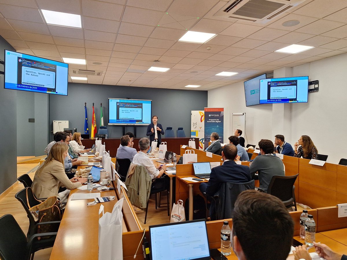 ISABEL_EOI_SEV's tweet photo. LA EMPRESA DEL MAÑANA. Hoy cierre del programa #digitalXborder Nuevos Retos en Sevilla. Cerramos esta edición escalando la cultura organizacional con Eduardo Lazcano y vemos un horizonte futuro de oportunidades y retos con Cesar Mariel @Adigital @iCEX @EOI ¡GRACIAS A TODOS! https://t.co/ItbcIAbvMn