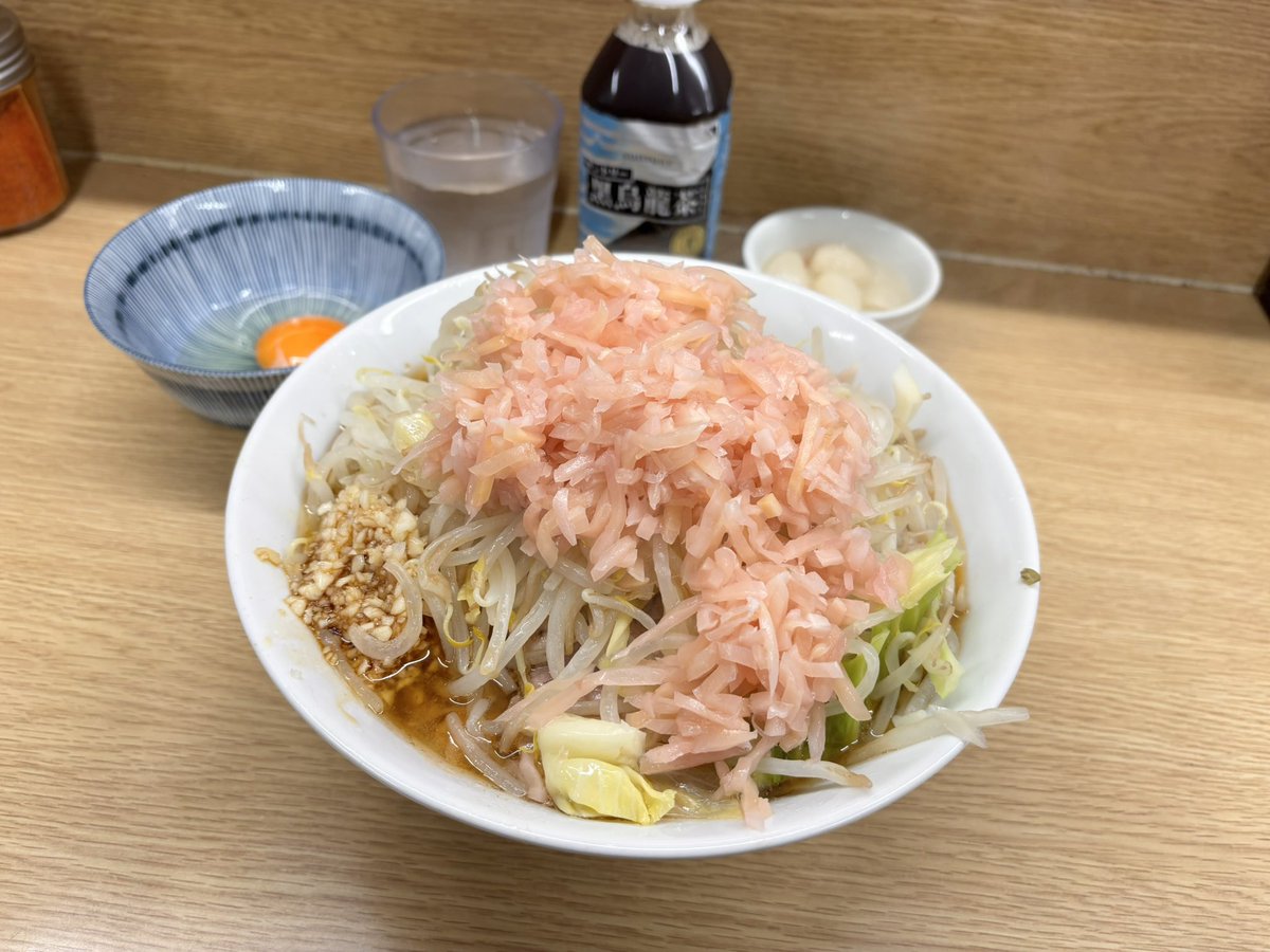 Sabakaidooo's tweet photo. ラーメン二郎 栃木街道店
小ラーメン TARO(甘いの) ﾆﾝﾆｸｶﾗﾒ
生玉子
岩下のピリ辛らっきょう
岩下の新生姜(千切り)

今週で終わりかもとのことで滑り込み新生姜。
今年も壬生の桜を存分に堪能できました。 https://t.co/iuybLVmxjf