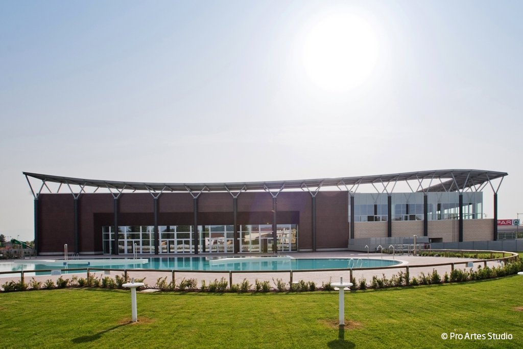 pilkingtonglass's tweet image. #TBThursday The Aquarea Vicenza Sports Centre in Caldogno, Italy, is a multifunctional community hub designed for comfort, flexibility and everyday use. 

#glass #architecturalglass #solarcontrol #sunprotection #energyefficiency #architecture #design #glazing
1/2